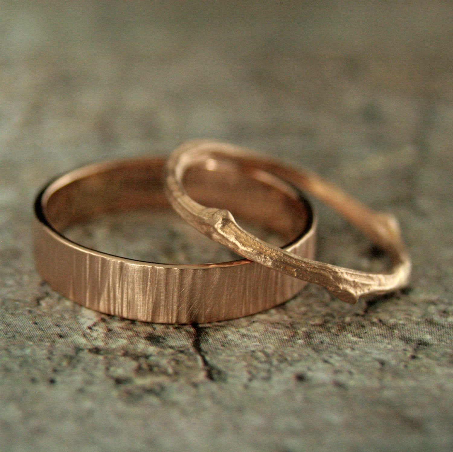 Rosegold-Hochzeitsset Zweigring Trauringe Für Sie Und Irgendeine Rustikaler Ring von RevolutionBA