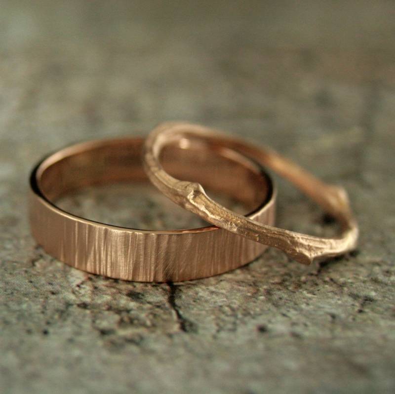 Rosegold-Hochzeitsset Zweigring Trauringe Für Sie Und Irgendeine Rustikaler Ring von RevolutionBA