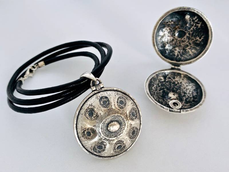Handpan Pendpan Anhänger Halskette Sterling Silber Vintage Handgemacht Handpan Pendpan Anhänger Halskette Sterling Silber Vintage Handgemacht von RevolutionJewels
