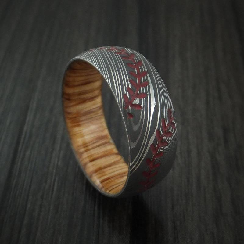 Doppelstich-Baseballring Aus Damaststahl Mit Individueller Farbe Und Hartholzhülse von RevolutionRings