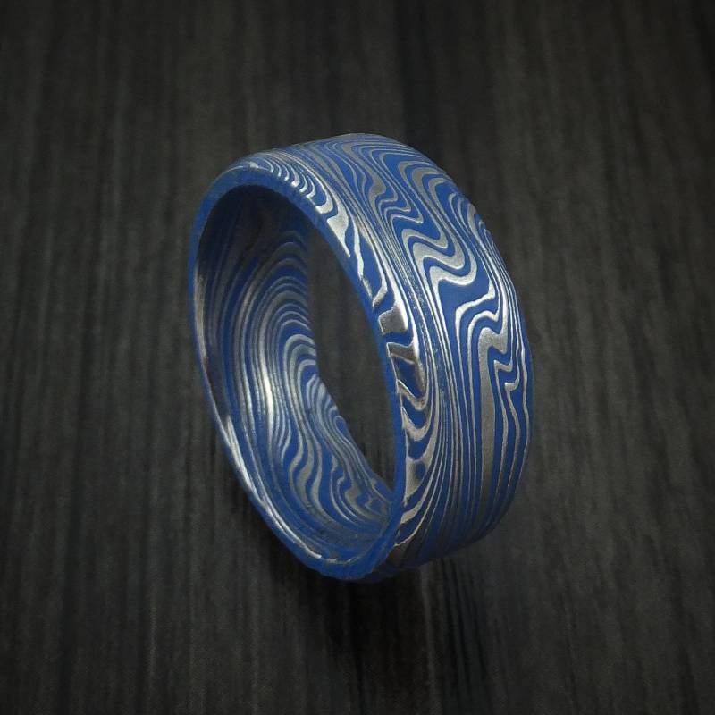 Marmorierter Kuro-Damast Stahl Und Blaue Ridgeway-Cerakote-Band von RevolutionRings