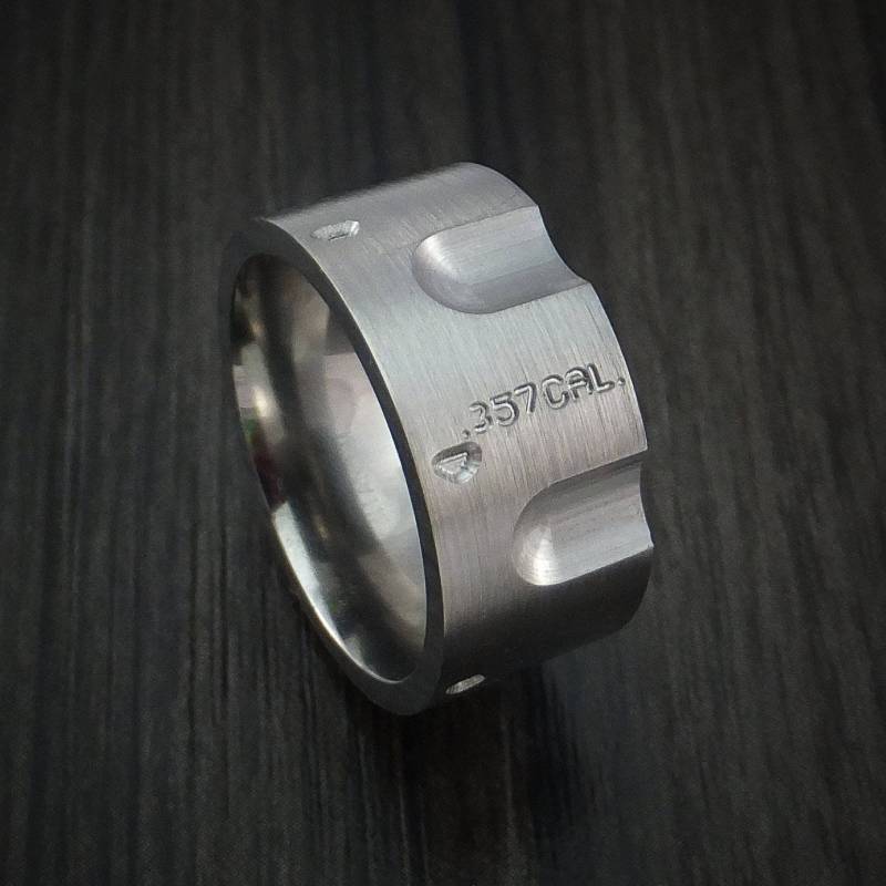 Titan Revolver Ring Im Kaliber .357 Mit Band von RevolutionRings