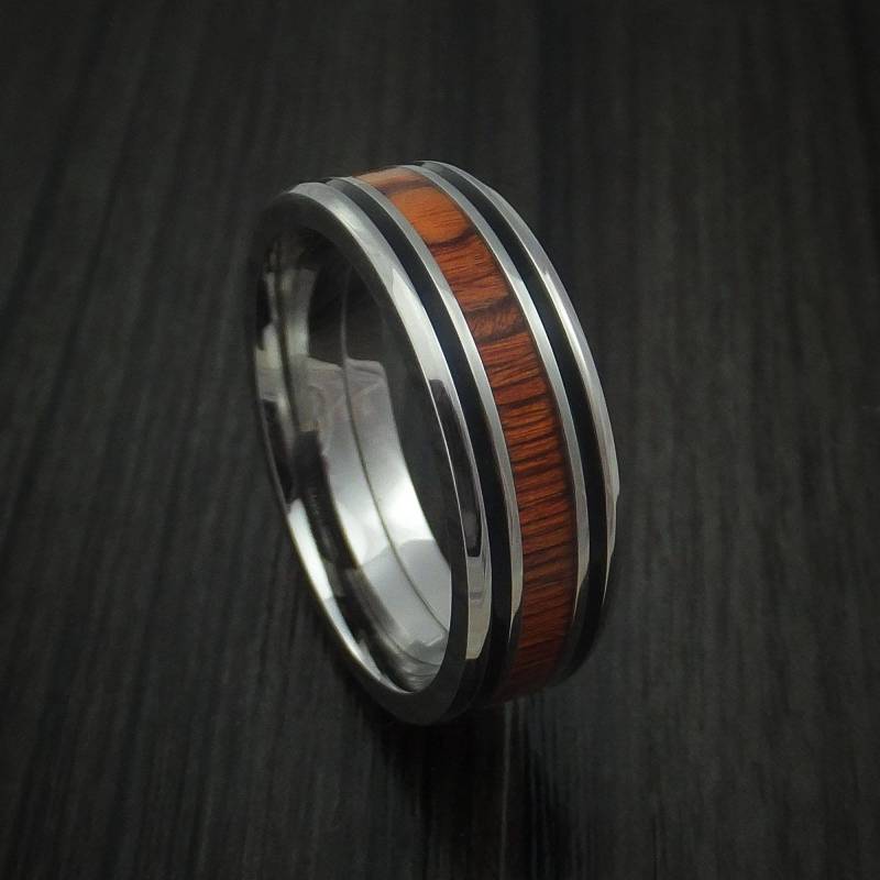 Titanring Mit Cocobolo Inlay Und Emaille Rillen Band Nach Maß von RevolutionRings