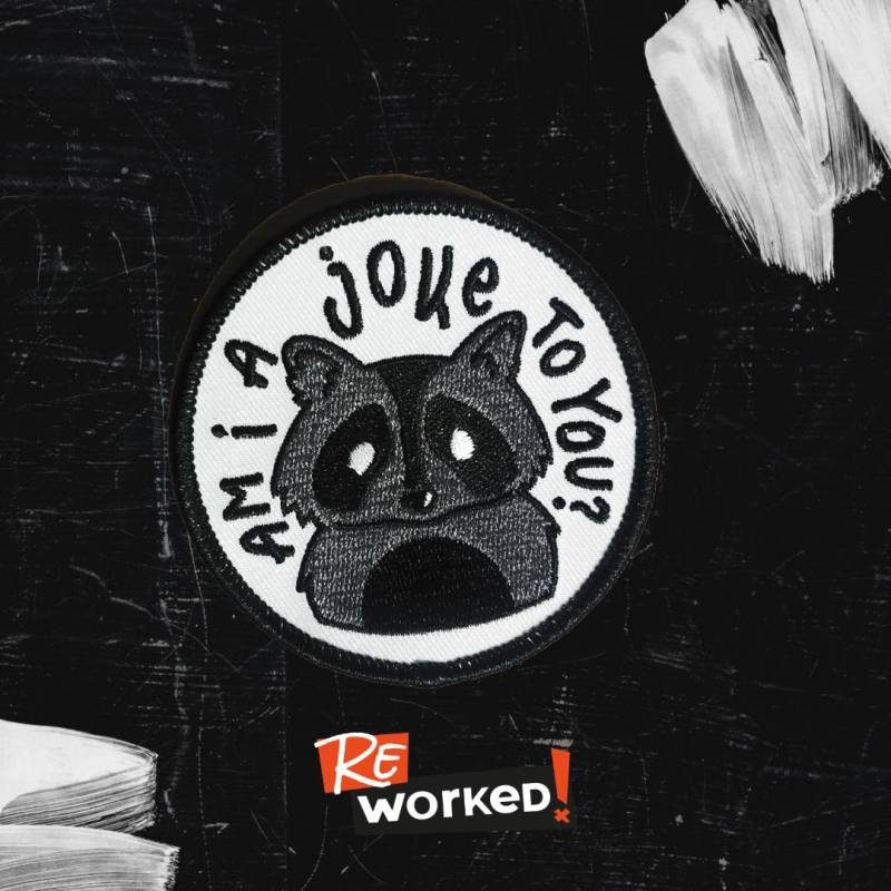 Am I A Joke To You? | Gestickter Aufnäher Mit Waschbär Lustiger Patch Für Jacken, Rucksäcke & Diy Mode Meme Am I A Joke To You? | Gestickter Aufnäher Mit Waschbär Lustiger Patch Für Jacken, Rucksäcke & Diy Mode Meme von ReworkedByTanja