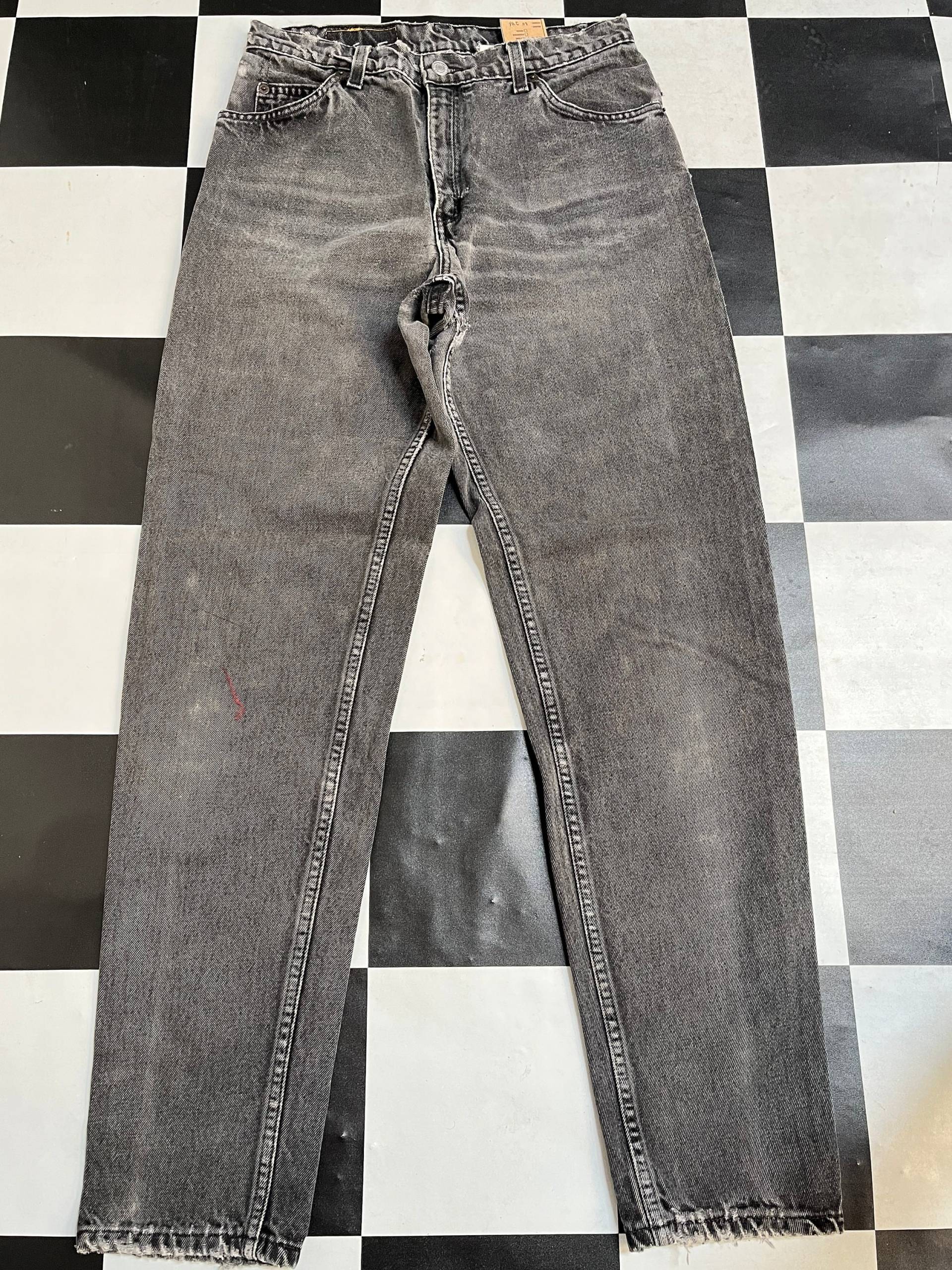 Vintage 90Er Jahre Levis 950 Verblasste Schwarze Orange Tab Jeans, Relaxed Fit, Tareped Bein, Männer Mens, Taille 30 von RezekiShopRoom