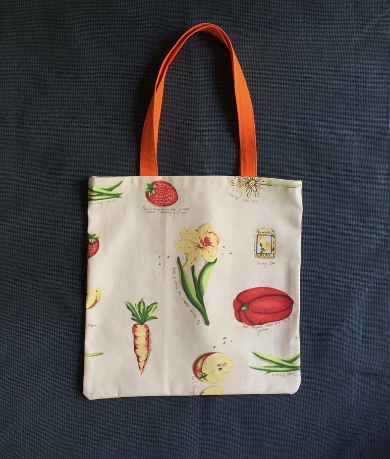 Gelber Jutebeutel Mit Niedlichen Gemüsemotiven. Handgemachte Wiederverwendbare Markttasche Aus Baumwolle von RhapsodyInc
