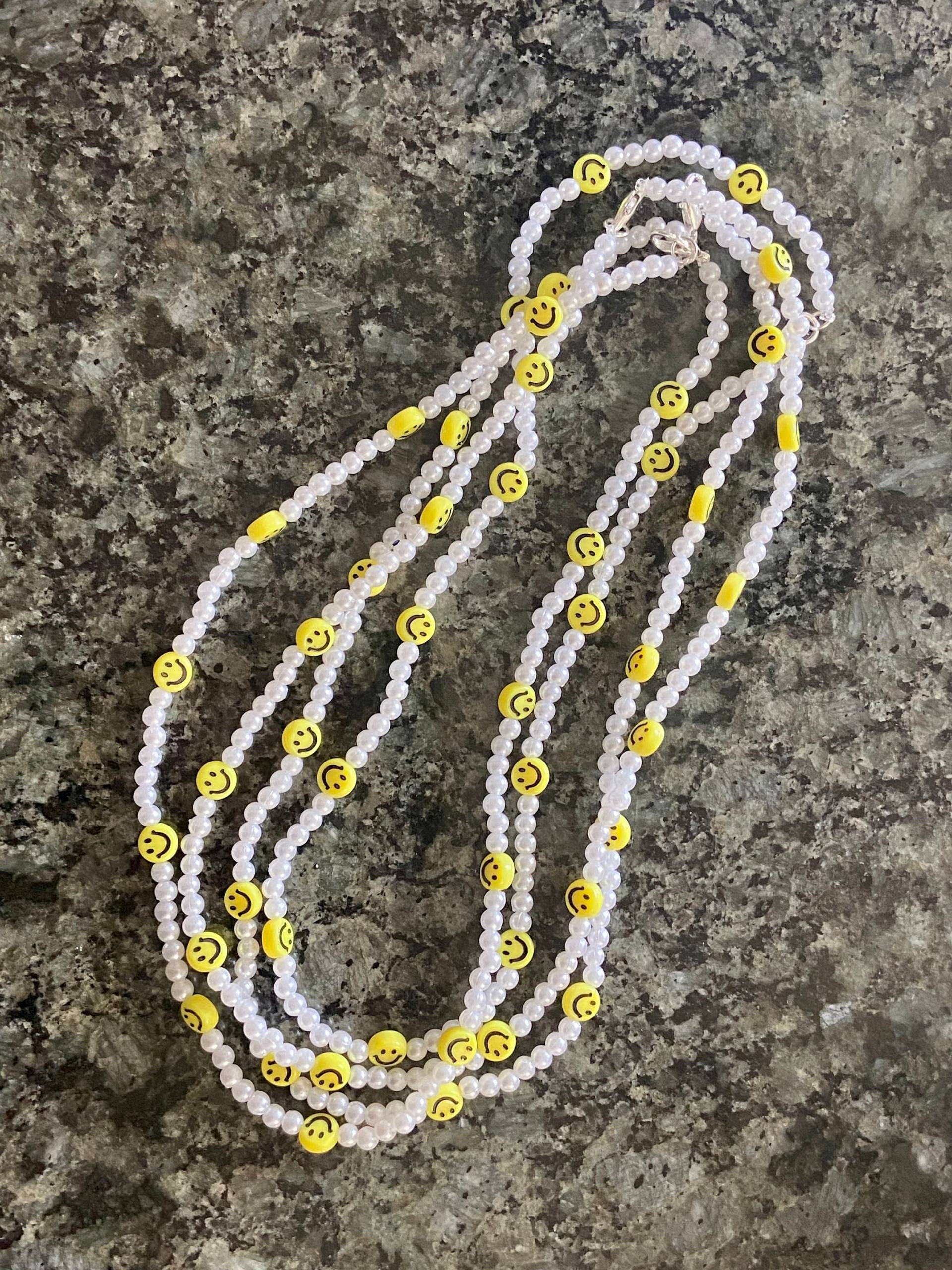 Gelber Smiley Weiße Perle Perlenbestickt Mismatch Y2K 90S Style Halskette Bracelet Perlenketten Für Lollapalooza von RhineJewels
