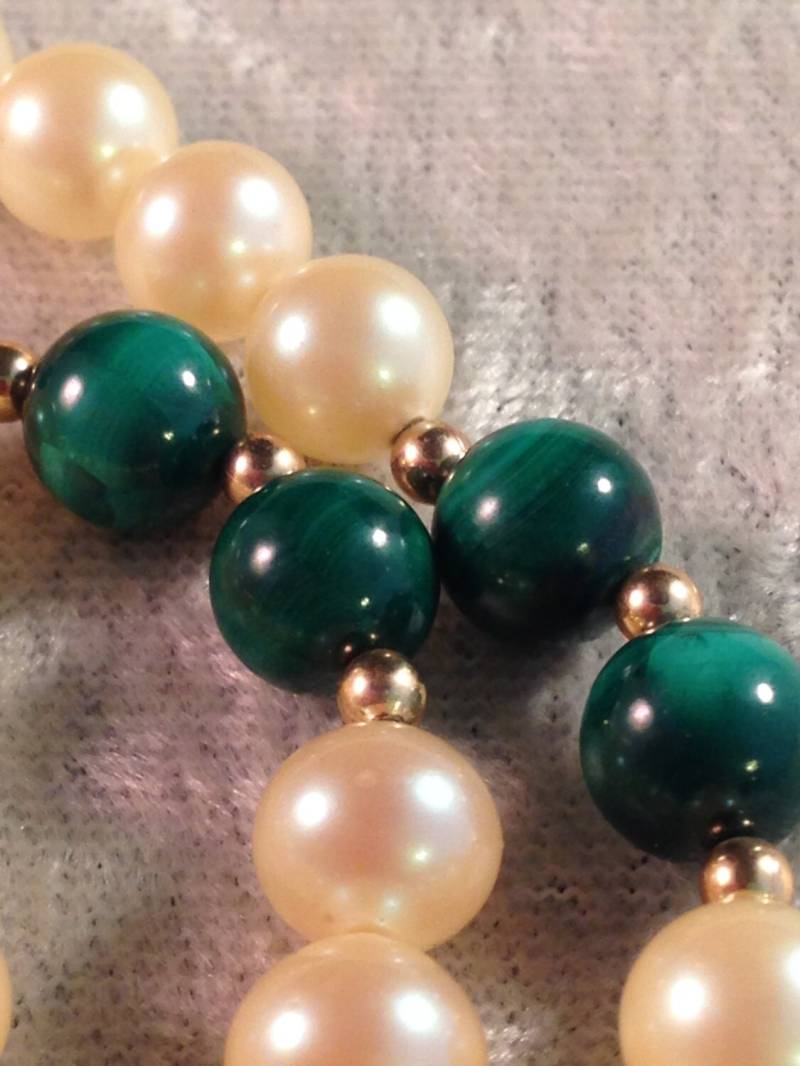 Wunderschöne Faux Pearl & Green Faux Jade | Marmorierte Perlen Halskette - Gold Spacer Heavy 047Nl Wunderschöne Faux Pearl & Green Faux Jade | Marmorierte Perlen Halskette - Gold Spacer Heavy 047Nl von RhinestoneCafe