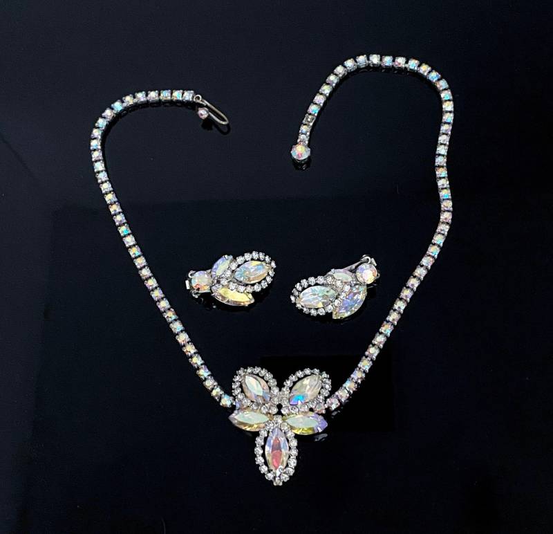 Vintage Signierte Weiss Kette - Ohrringe Demi Parure Ab Aurora Borealis Strass Kristall Käfig Wunderschön von Rhinestonedivas