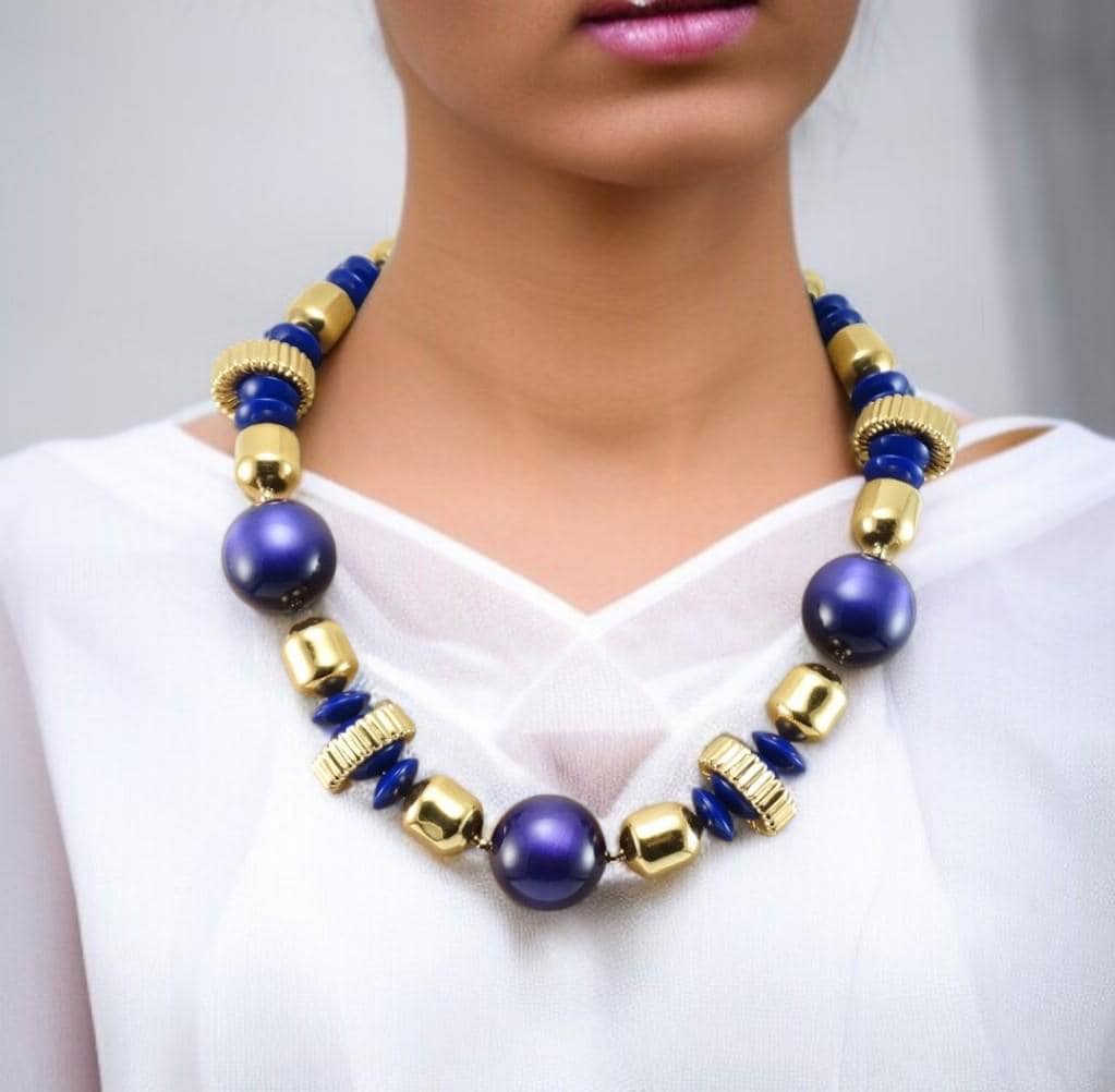 Vintage Ysl Yves Saint Laurent Klobige Kette Purple Moonglow Lucite Balls & Hellgold Bead Halskette von Rhinestonedivas