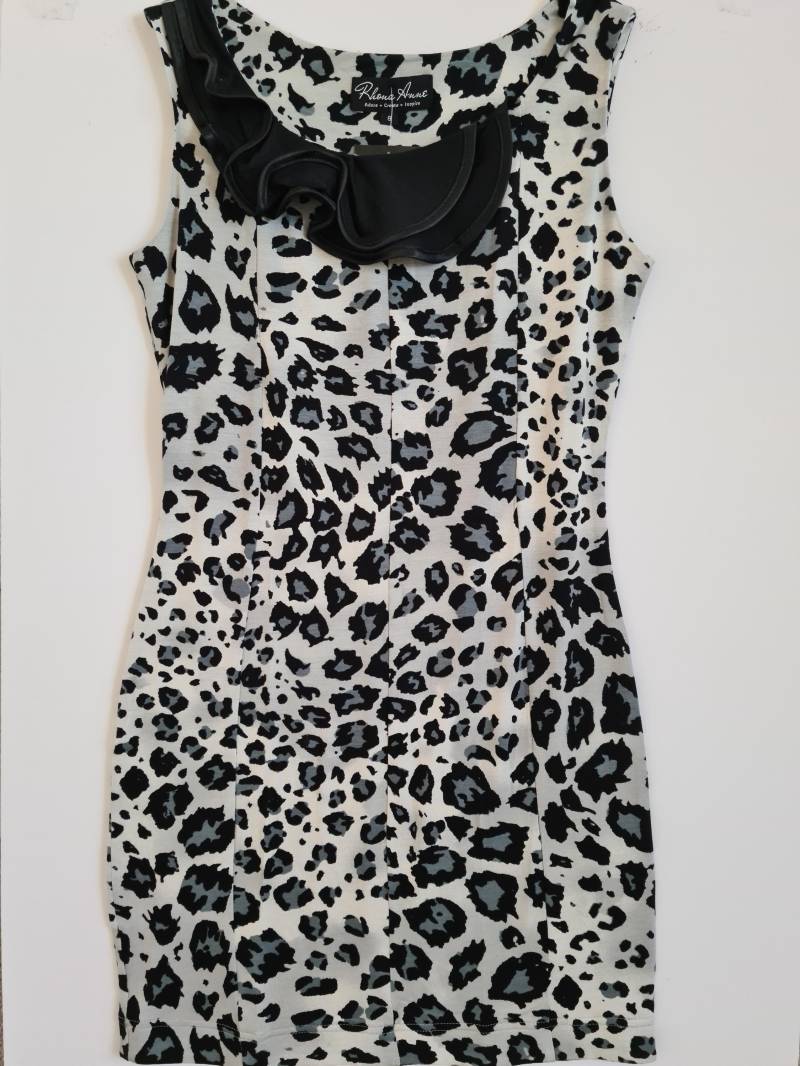 Rüschen Tunika Kleid in Grau Leopard von RhonaAnne