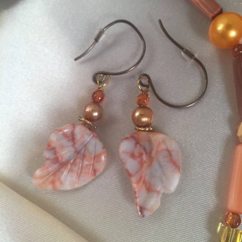 Blatt Geschnitzte Ohrringe Kupfer Ohrdrähte von RhondaBJeweled