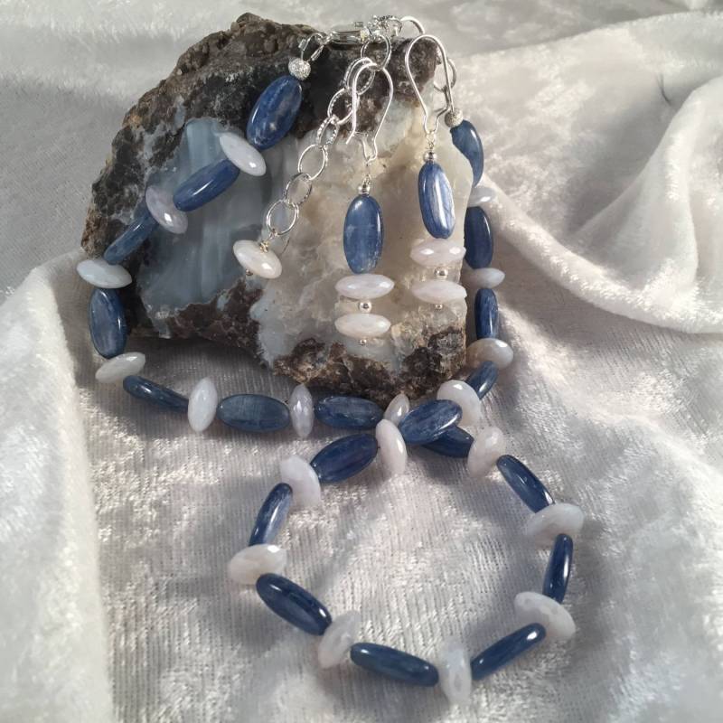 Blaue Kyanit-Halskette, Ovale Aaa-Edelsteine, Deutscher Facettierter Aaa-Chalzedon, Karabinerverschluss von RhondaBJeweled