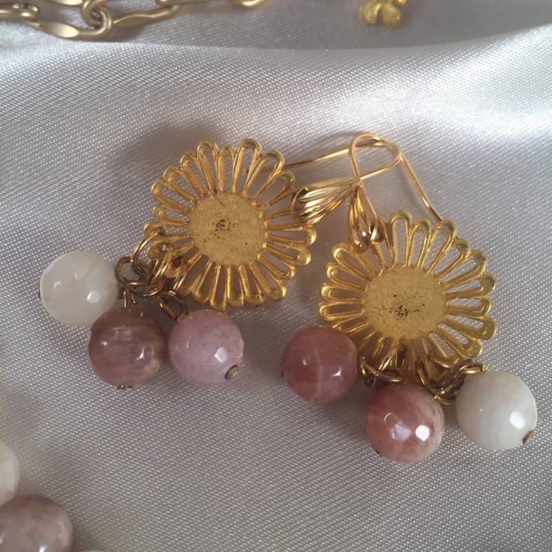 Mondstein Ohrringe, Baum & Tropfen, Tan, Rosa, Creme, Gold Und Weiß Farben, Gebürstet Gold Ohrdrähte von RhondaBJeweled