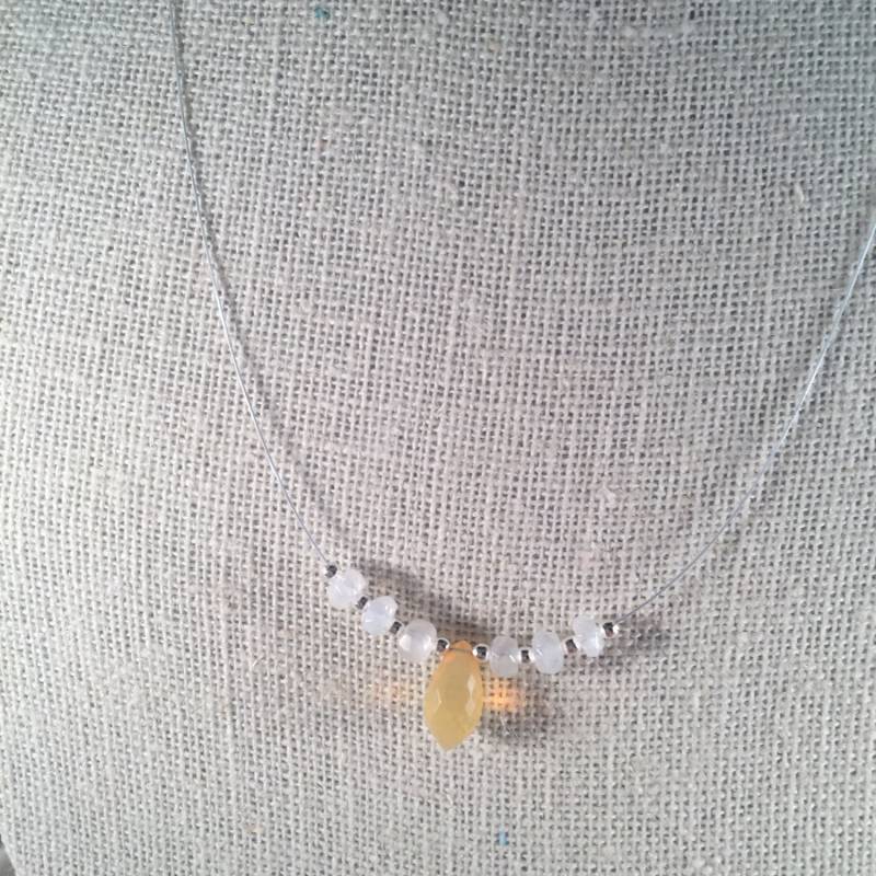 Opal Halskette; Gelbe Kronleuchter Briolette & Weiß Mondstein Perlen Silber Hals Draht von RhondaBJeweled