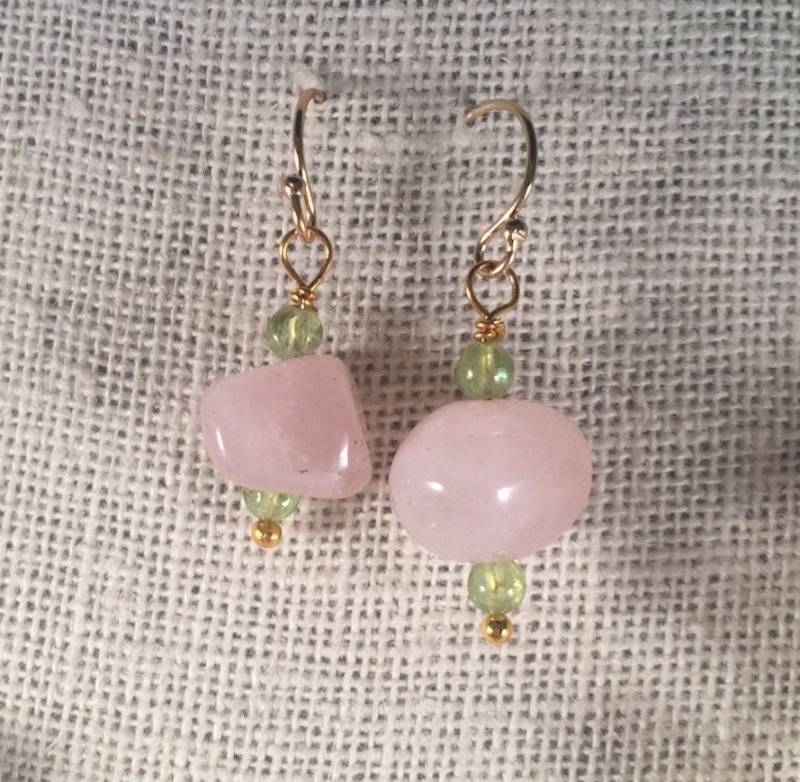 Rosenquarz Ohrringe Peridot Edelstein Gold Gefüllt Ohr Draht von RhondaBJeweled