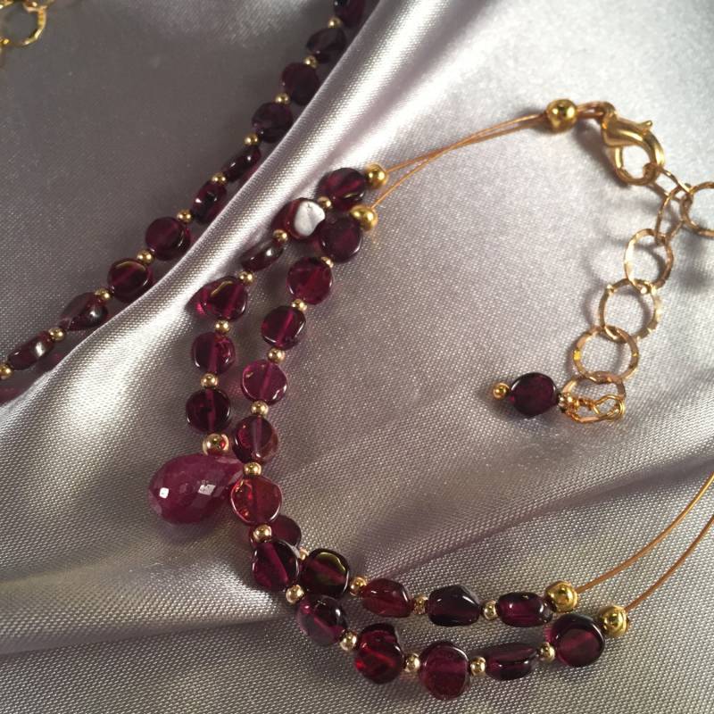 Rubin Armband, Granat Fancy Briolete Facettierter Auf Gold Draht Mit 14K Kette Und Karabiner Verschluss Kostenloser Versand in Die Usa von RhondaBJeweled