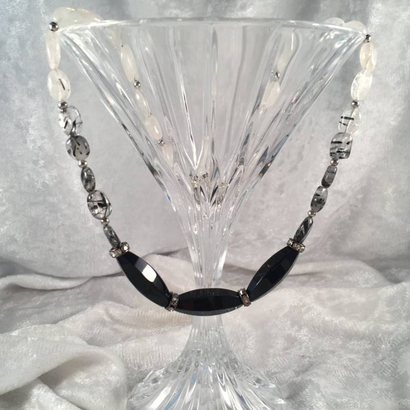 Schwarz Onyx Halskette, Rutilquarz Facettierte Reis Perlen, Und Weiss, Kristalle, Silber Knebelverschluss von RhondaBJeweled