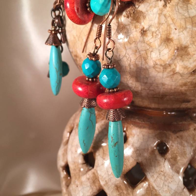 Türkis, Rote Schwamm Ohrringe Südwesten Baumeln Howlite Dolch Perlen, Kupfer Ohrdrähte von RhondaBJeweled