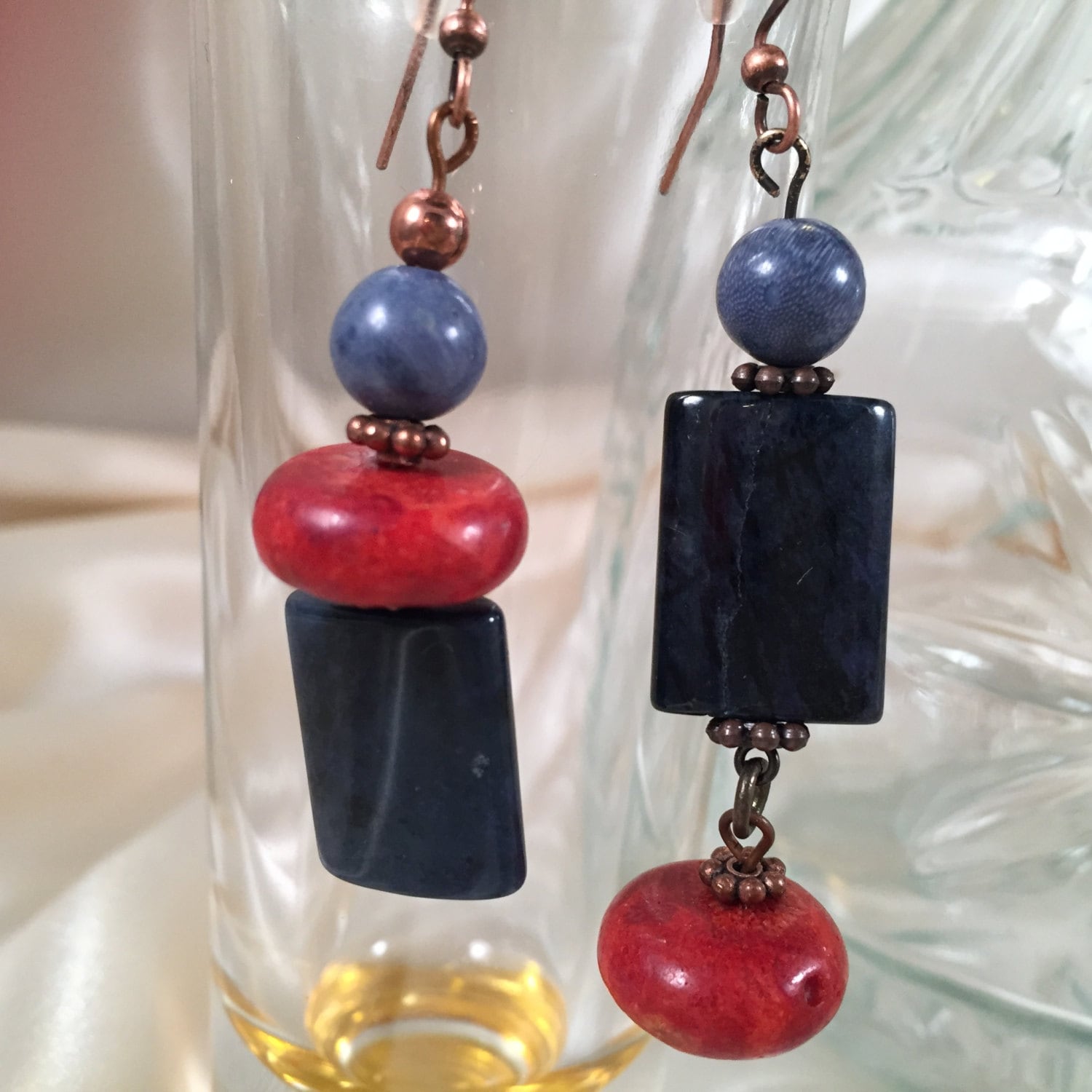 Wahl Des Stils Blaue Sodalit Ohrringe, Rote Schwamm Koralle Ohrringe Kupfer Ohrdrähte - Stils von RhondaBJeweled