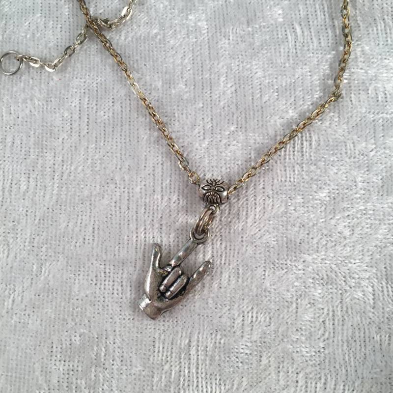 Zeichen Sprache Halskette, "Ich Liebe Sie" Charme Auf Ss-Kette Silber Perlen Und Hummer Verschluss von RhondaBJeweled