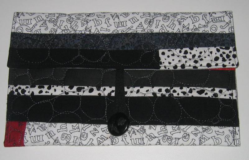 Kupplung Für Kindle - Schwarz, Weiß Und Rot Mit Kiesel Nähten von RhondaMadeIt