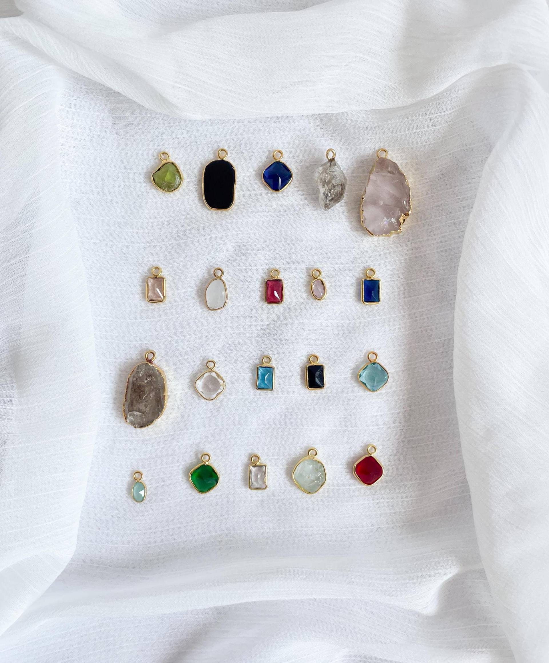 Einfache Goldkette Personalisiertere Kette Mit Verschiedenen Anhängern - Wasserfest Edelstein Geburtsstein Heilstein von Rhosyngold