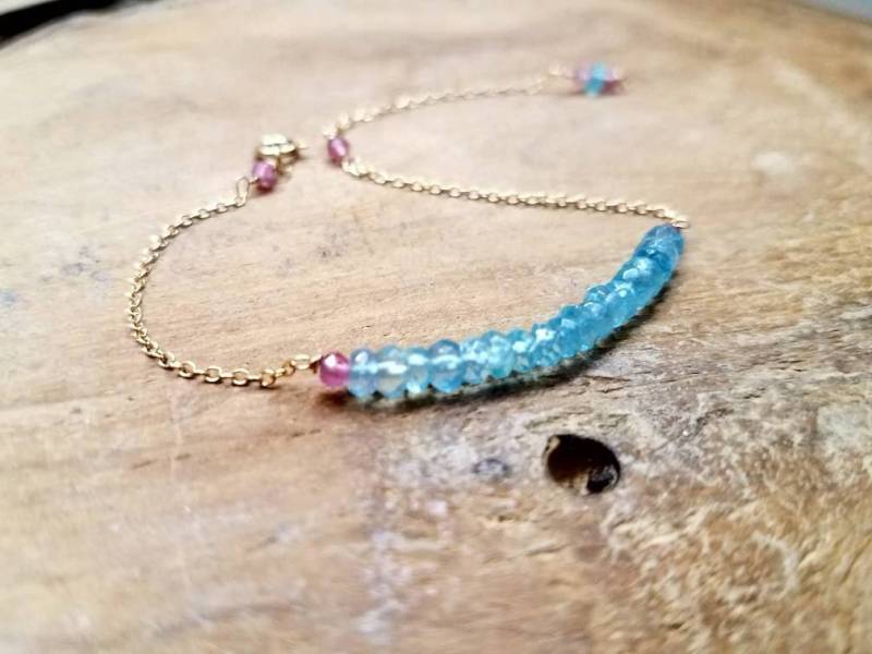 Aquablue Apatite Armband, Apatit Turmalin Blaue Perle Geschenk Für Sie Aquablue Apatite Armband, Apatit Turmalin Blaue Perle Geschenk Für Sie von RhyellaJewelry
