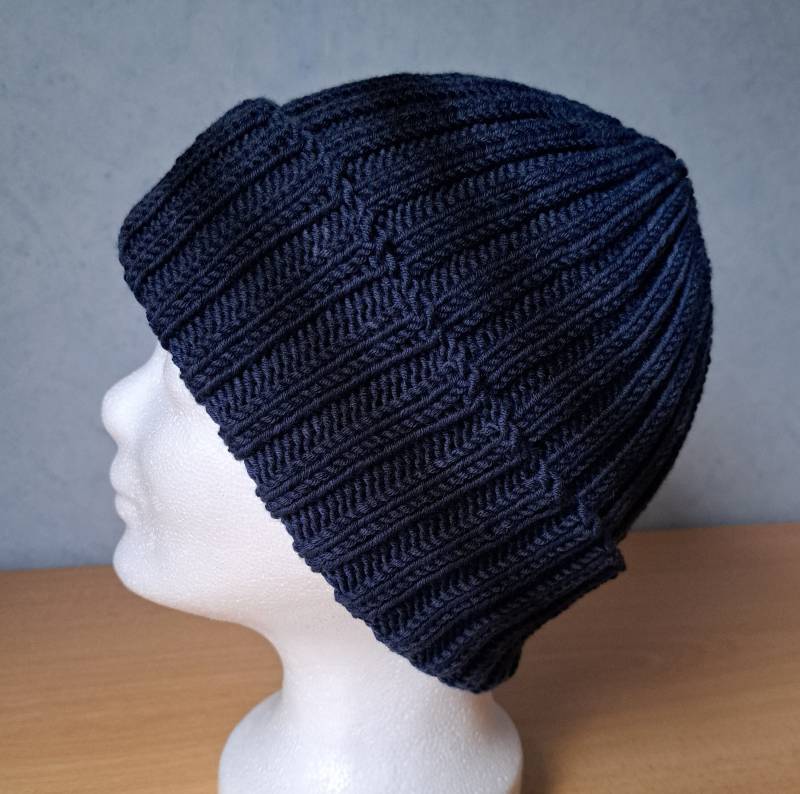 Handgestrickte Mütze 100% Schurwolle Merino von RiGroHandarbeiten