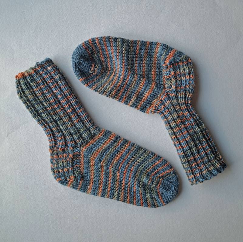 Handgestrickte Socken Gr. 24/25 Blau-Orange von RiGroHandarbeiten