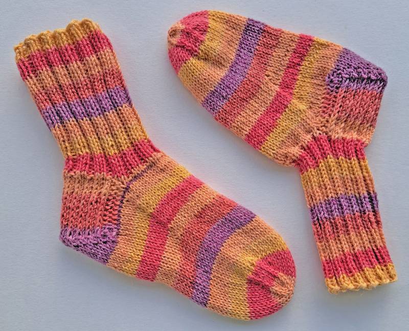 Handgestrickte Socken Gr. 24/25 Mit Baumwollanteil Handgestrickte Socken Gr. 24/25 Mit Baumwollanteil von RiGroHandarbeiten