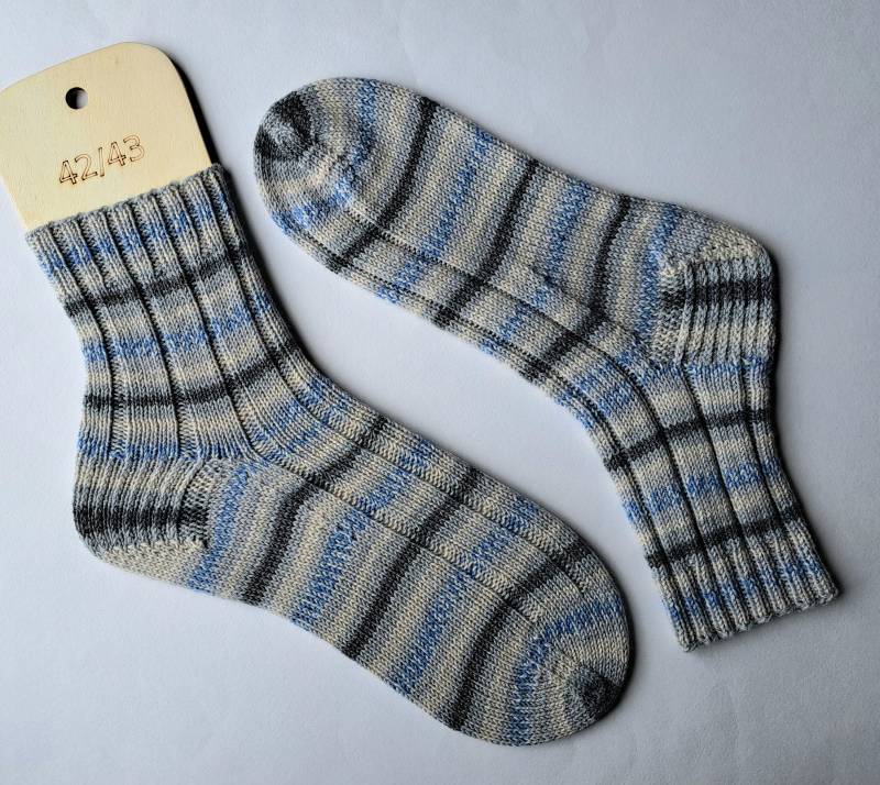 Handgestrickte Socken Gr. 42/43 Mit Baumwollanteil Handgestrickte Socken Gr. 42/43 Mit Baumwollanteil von RiGroHandarbeiten