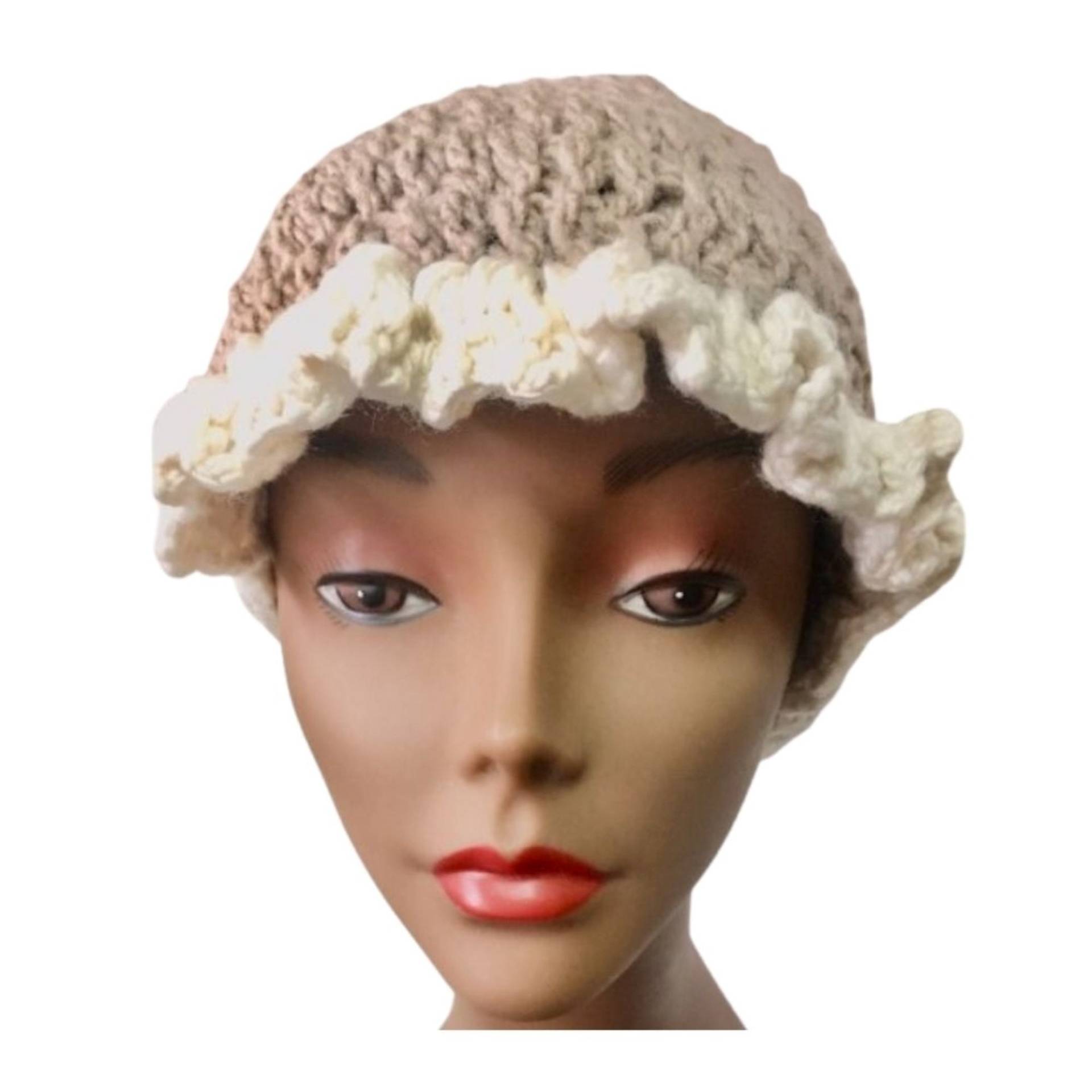 Taupe Rüschenhut Taupe Rüschenhut von Riascraftsandthings