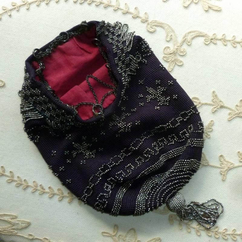 Ca. 1920 Geschnitten Stahl Perlen Und Seide Häkeln Geldbörse von Ribbonflowers