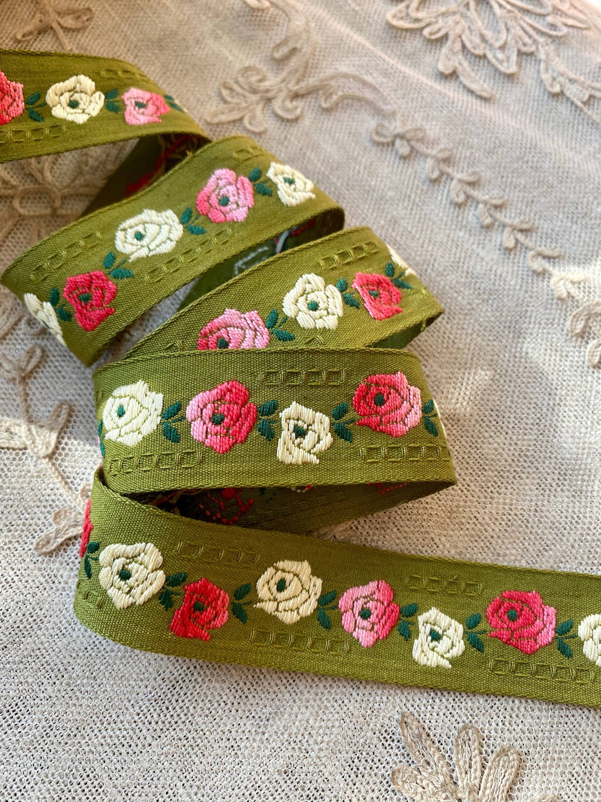Vintage Ombre Rosen Gesticktes Zierband von Ribbonflowers