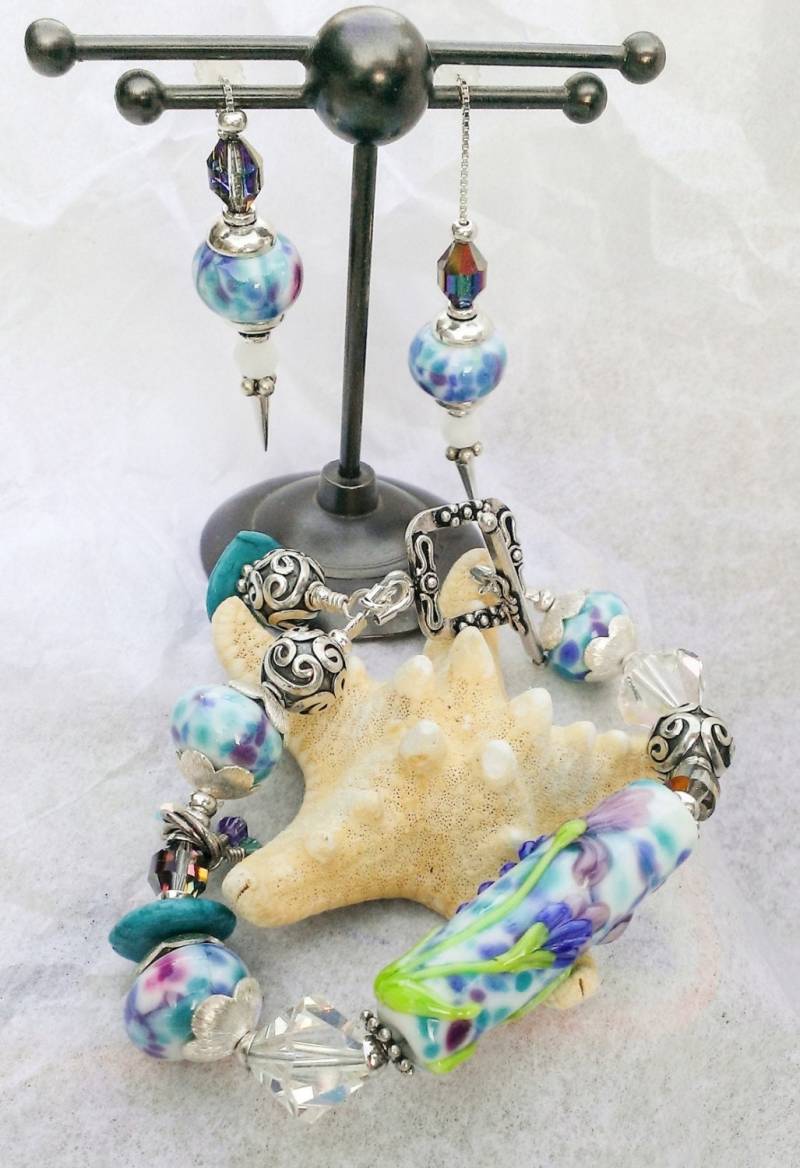 "Handgefertigte Glasperlen, Swarovski Kristalle Und Bali Silber Armband Ohrringe "Bright Iris" "Handgefertigte Glasperlen, Swarovski Kristalle Und Bali Silber Armband Ohrringe "Bright Iris" von Ribbons10