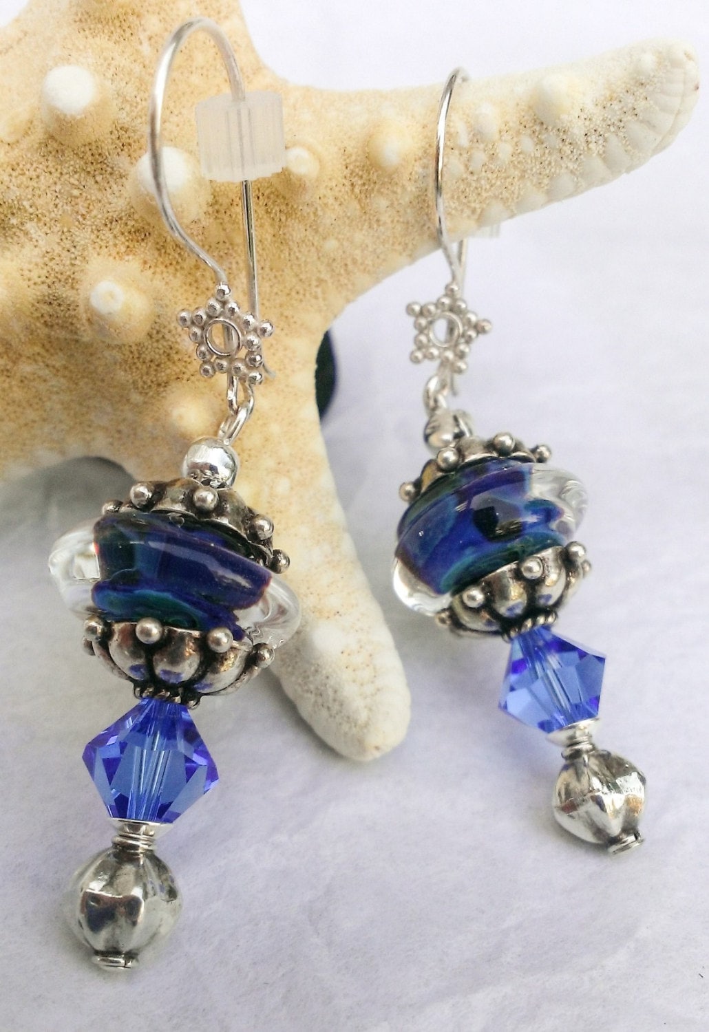 Handgefertigte Lampwork-Ohrringe; Regal "Victorian Blue" Handgefertigte Lampwork-Ohrringe; Regal "Victorian Blue" von Ribbons10