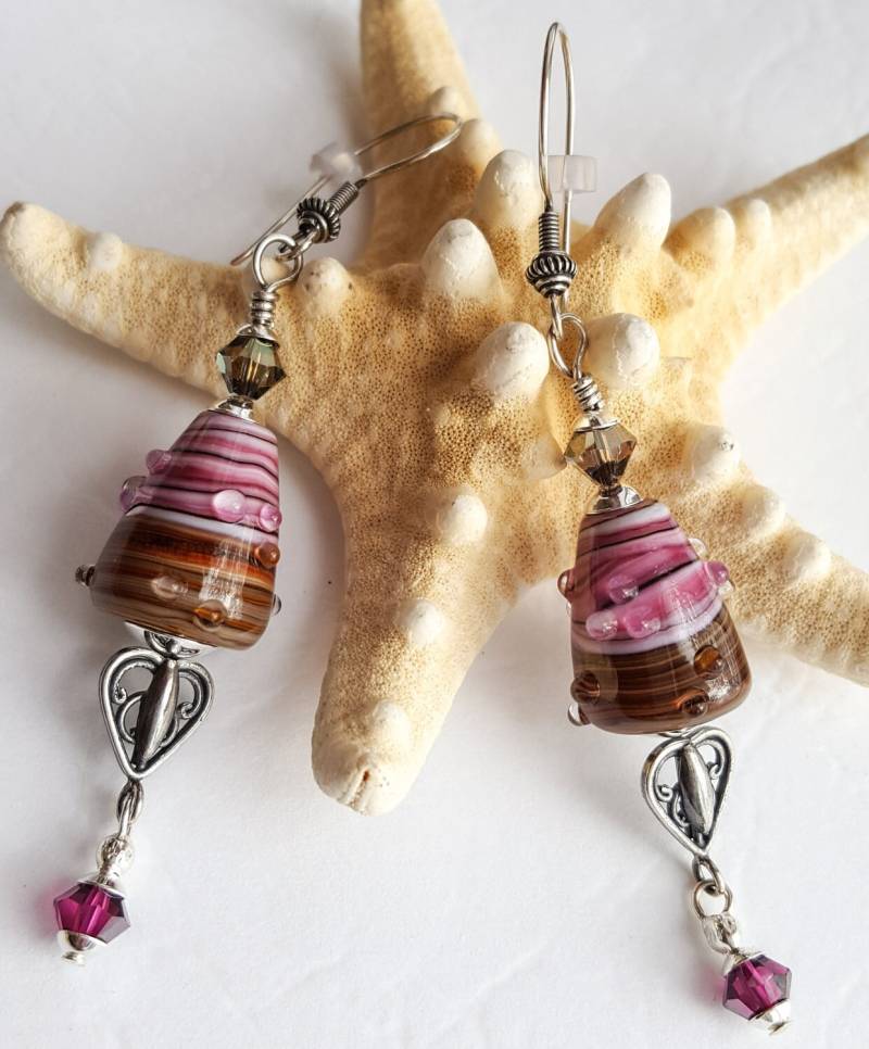 "Handgefertigte Lampwork-Ohrringe "Caramel Mint" in Hellbraun" von Ribbons10