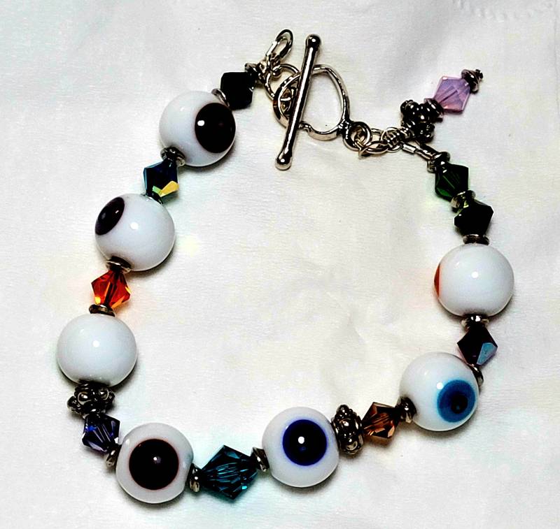 "Handgefertigtes Armband Mit Lampwork Und Swarovski Kristall "Zombie Eyes Are Watching You" "Handgefertigtes Armband Mit Lampwork Und Swarovski Kristall "Zombie Eyes Are Watching You" von Ribbons10