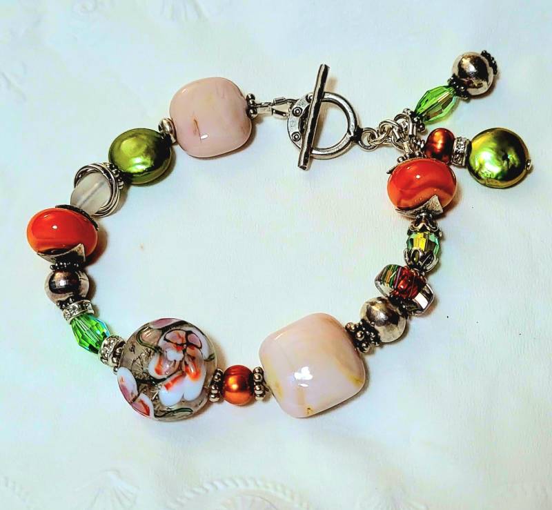 Handgefertigtes Lampwork Armband Aus Omas Fasching Patchwork Handgefertigtes Lampwork Armband Aus Omas Fasching Patchwork von Ribbons10