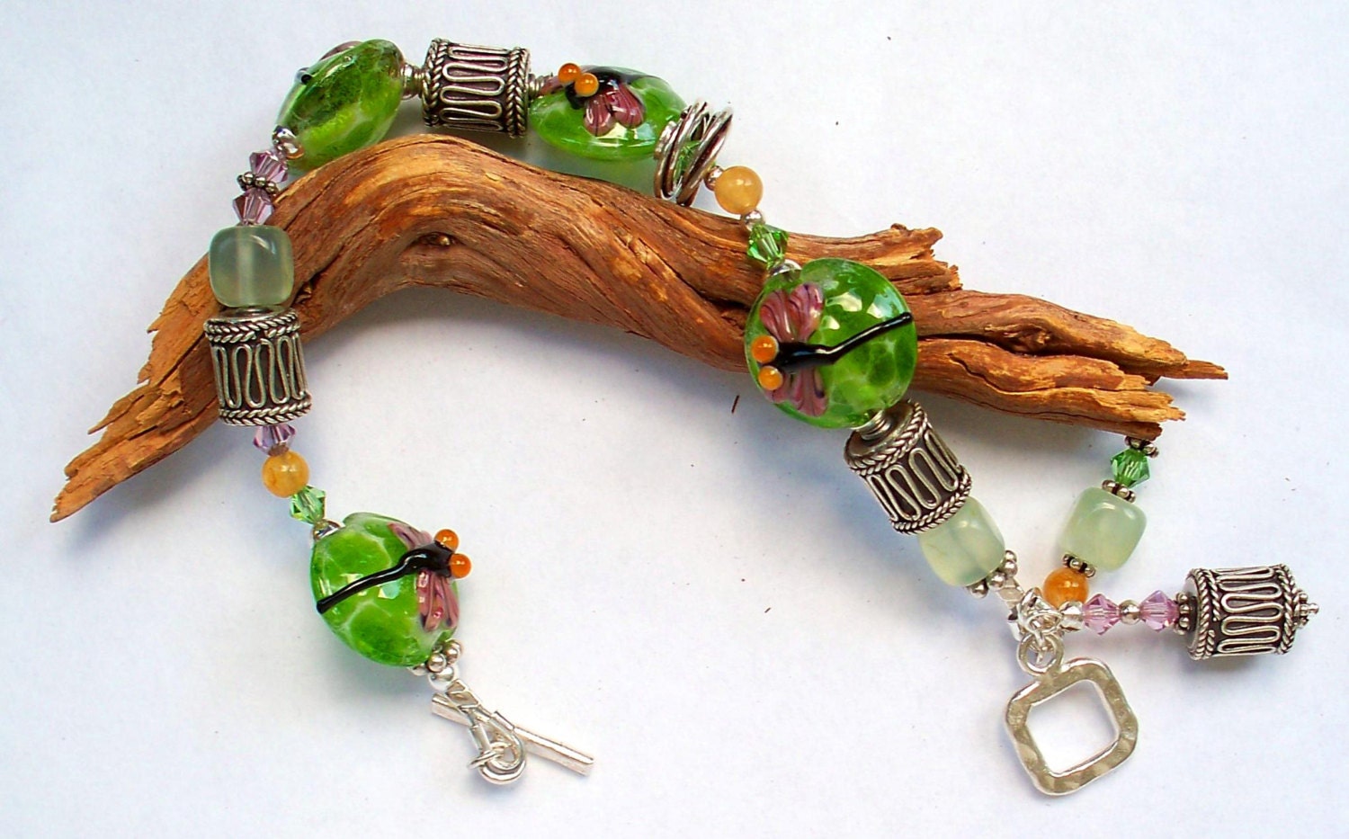 "Handgefertigtes Lampwork Glühwürmchen Armband "We're" - Winken Dem Sommer Hallo" "Handgefertigtes Lampwork Glühwürmchen Armband "We're" - Winken Dem Sommer Hallo" von Ribbons10