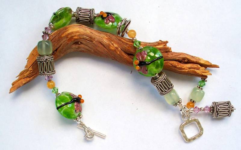 "Handgefertigtes Lampwork Glühwürmchen Armband "We're" - Winken Dem Sommer Hallo" "Handgefertigtes Lampwork Glühwürmchen Armband "We're" - Winken Dem Sommer Hallo" von Ribbons10