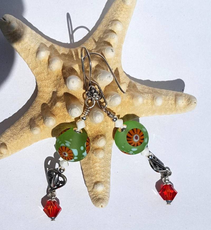 Lindgrün Mit Orange Handgefertigte Lampwork Ohrringe "Chamomile "E0047-C von Ribbons10