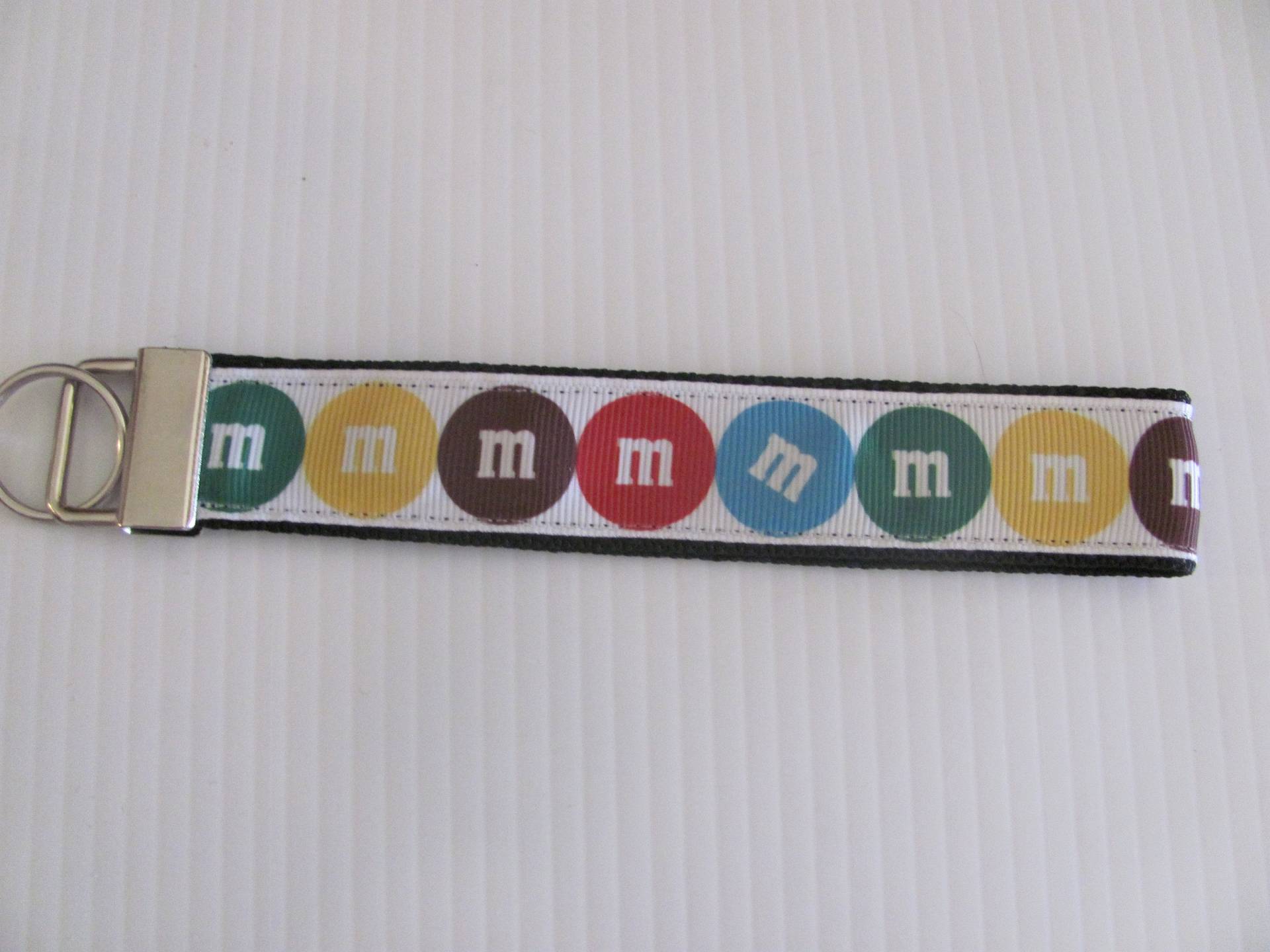 M & M' Stil Armband Schlüsselanhänger M & M' Stil Armband Schlüsselanhänger von RibbonvilleCreations