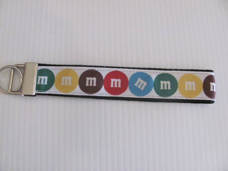 M & M' Stil Armband Schlüsselanhänger M & M' Stil Armband Schlüsselanhänger von RibbonvilleCreations