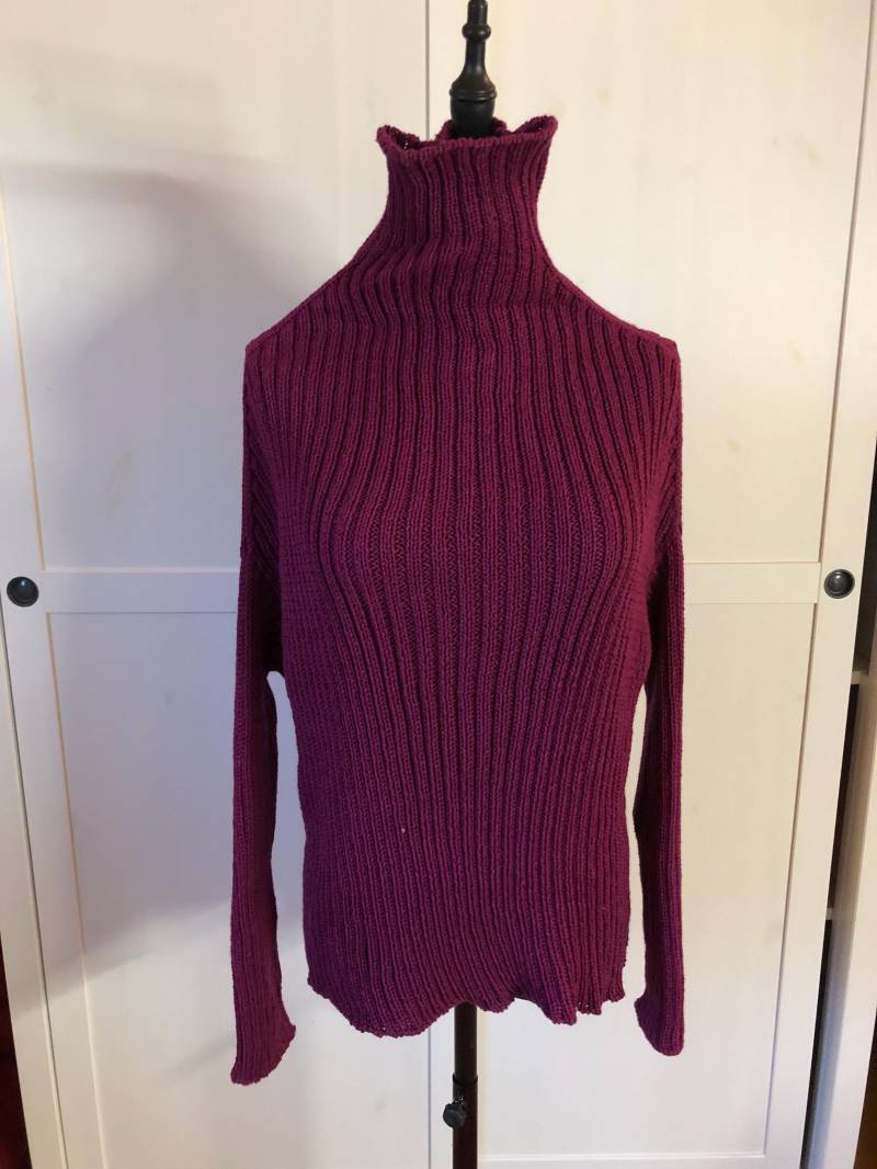 Pullover Handgestrickt, Ausgefallenes Modell, Gestrickt Im Halbpatentmuster Mit Turtleneckkragen von RicaTaschen