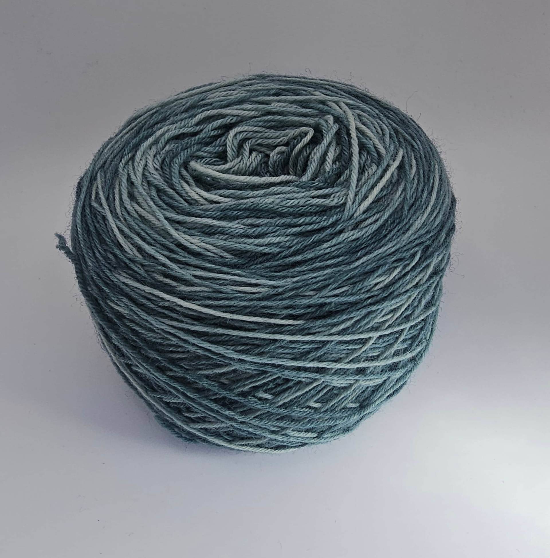 Handgefärbte Sockenwolle, Bereits Gewickelt, Grün, 4-Fach, Wolle, Schafspate, Unterstützt Deutsche Schafswanderei von RicasAccessoires