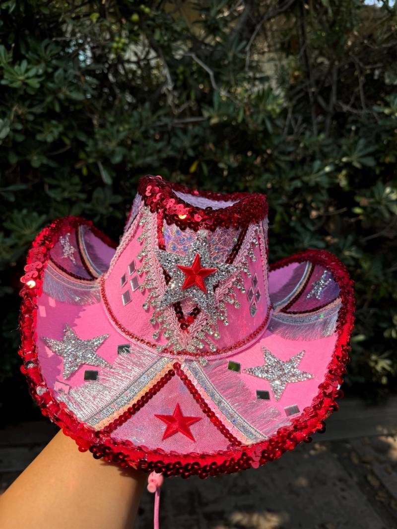 Original Pinker Pony Hut Mit Roten Borten | Made To Order Item Die Original Midwest Tour | Halloween-Kostüm 2025 Konzert Outfit von RichMahoganyLife