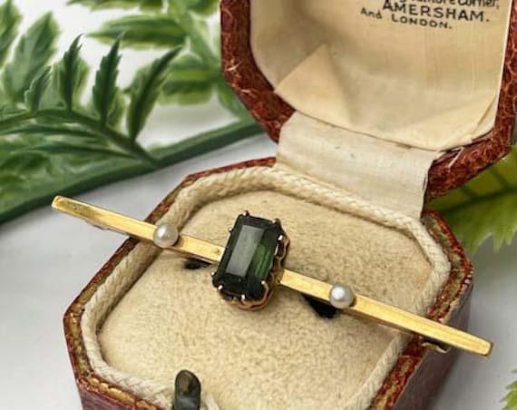 Second Hand | 1960Er Jahre 9 Karat Gelbgold Grün Turmalin & Perle Set Brosche Second Hand | 1960Er Jahre 9 Karat Gelbgold Grün Turmalin & Perle Set Brosche von RichardTrusselle