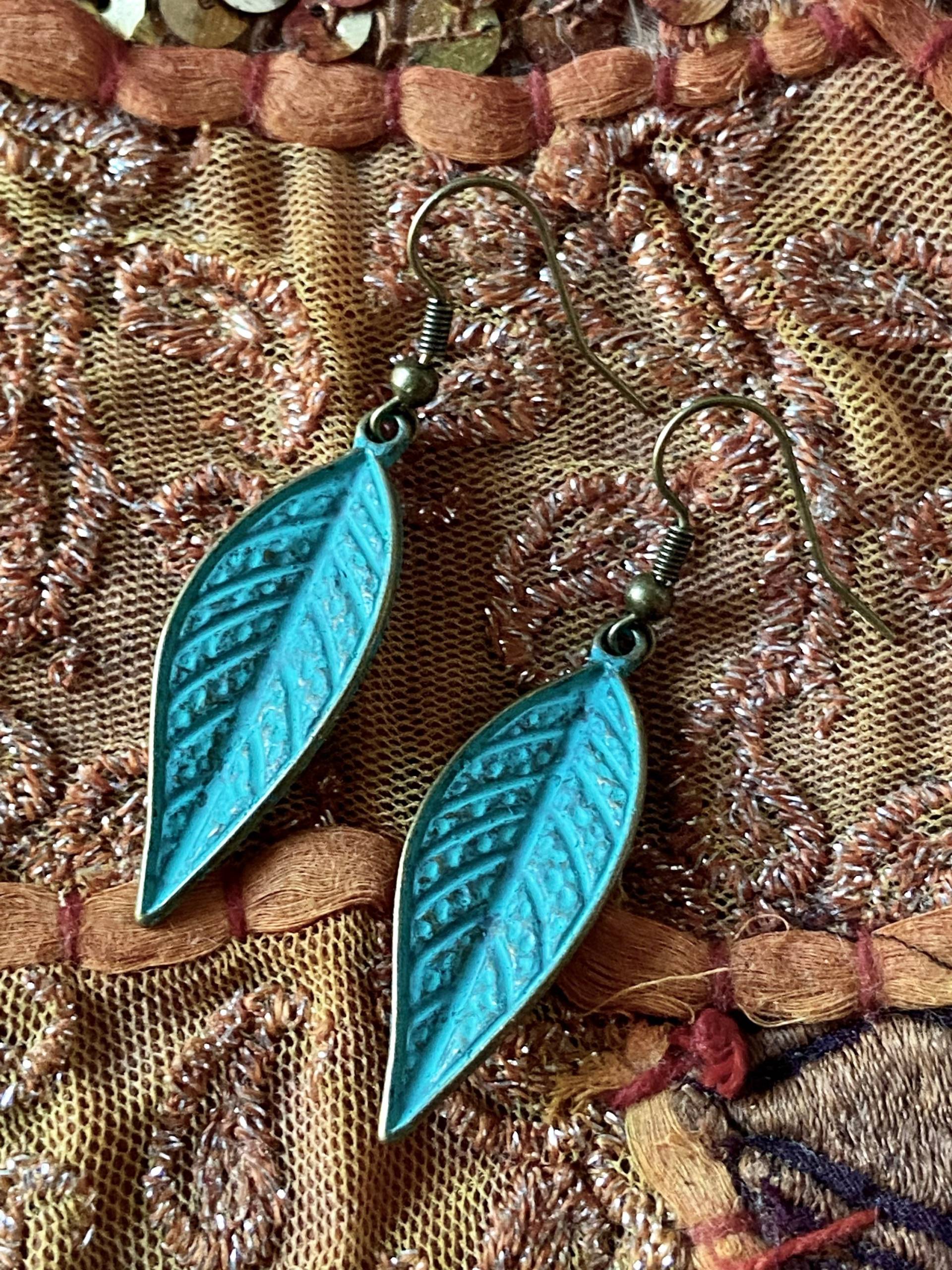 Boho Blatt Ohrringe Strukturierte Blätter Mit Grünspan Finish Pierced Boho Blatt Ohrringe Strukturierte Blätter Mit Grünspan Finish Pierced von Richarme
